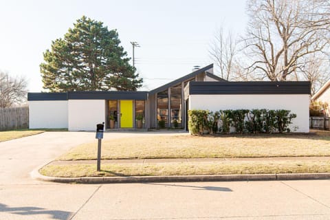 Minutes To Ou Stadium Fire Pit Grill 3bd House in Norman