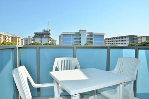 Balcony/Terrace, furniture