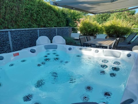 Hot Tub, Spa and wellness centre/facilities, Spa and wellness centre/facilities