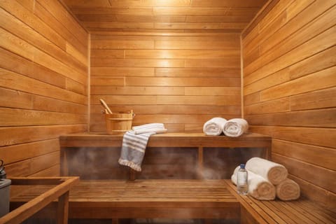 Large 2 Floor Condo, Pool Pass, Beach Club, walk to Shanty Creek House in Michigan