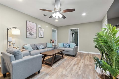 Renovated Home Perfect for Family House in Mobile