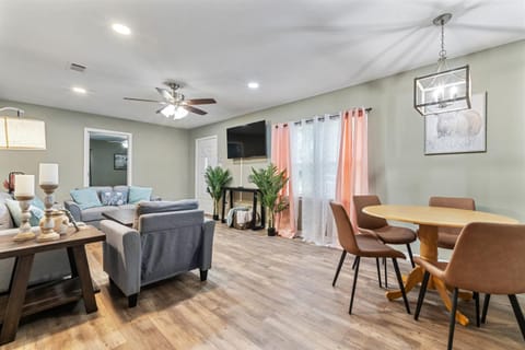 Renovated Home Perfect for Family House in Mobile