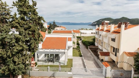 Property building, Day, Neighbourhood, Street view