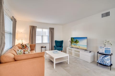 Approx 40 steps to beach entrance of Anna Maria beach Villa in Anna Maria Island