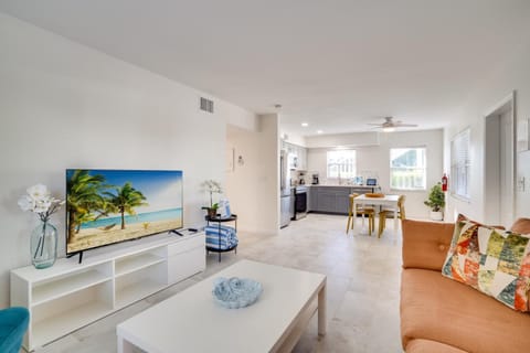 Approx 40 steps to beach entrance of Anna Maria beach Villa in Anna Maria Island