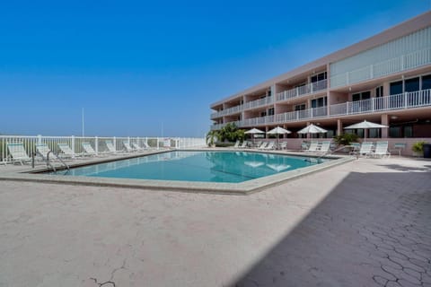 Amazing Beachfront Condo with Pool & Hot Tub House in Bradenton Beach