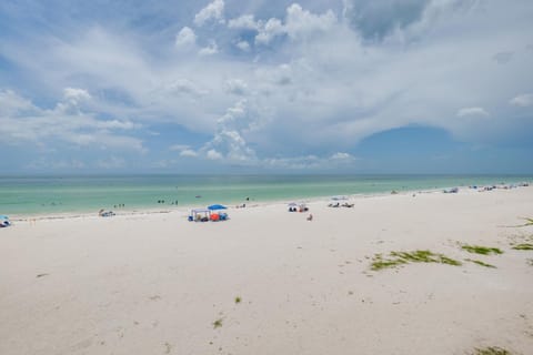 Amazing Beachfront Condo with Pool & Hot Tub House in Bradenton Beach