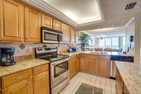 Amazing Beachfront Condo with Pool & Hot Tub House in Bradenton Beach