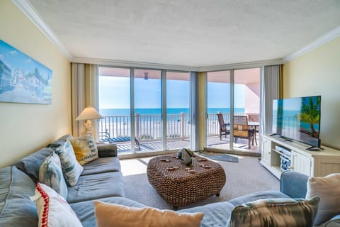 Amazing Beachfront Condo with Pool & Hot Tub House in Bradenton Beach