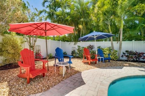 Oversized 3 Bedroom Home with Pool, Spa, Elevator House in Holmes Beach