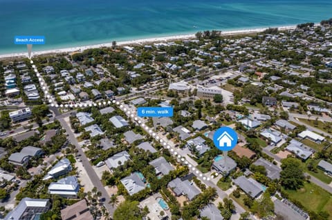 Oversized 3 Bedroom Home with Pool, Spa, Elevator House in Holmes Beach