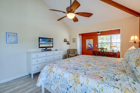 Oversized 3 Bedroom Home with Pool, Spa, Elevator House in Holmes Beach