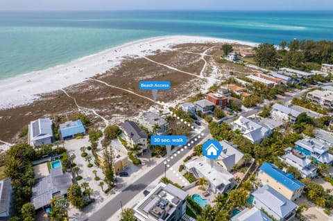 Two-unit home on AMI, 40 steps to beach entrance House in Anna Maria Island