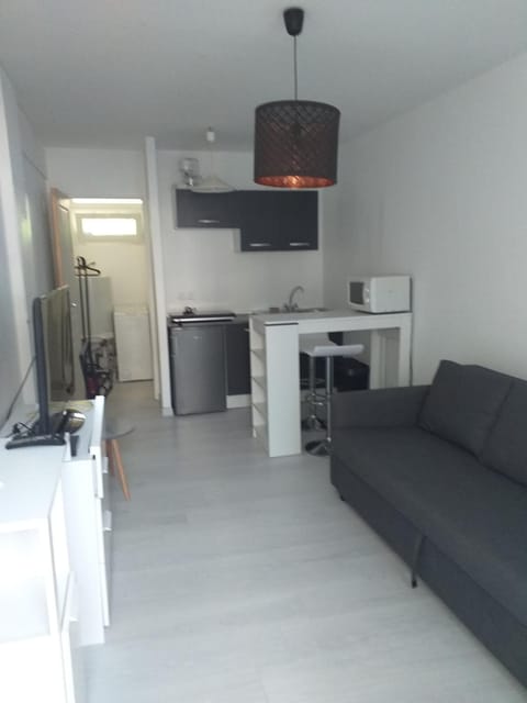 TV and multimedia, Living room, Seating area, stove