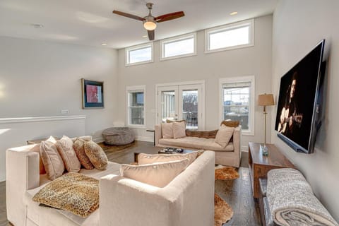 CULTURED COACH - MUSIC ROW - MINS TO DOWNTOWN House in Music Row