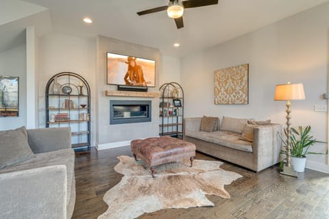 CULTURED COACH - MUSIC ROW - MINS TO DOWNTOWN House in Music Row