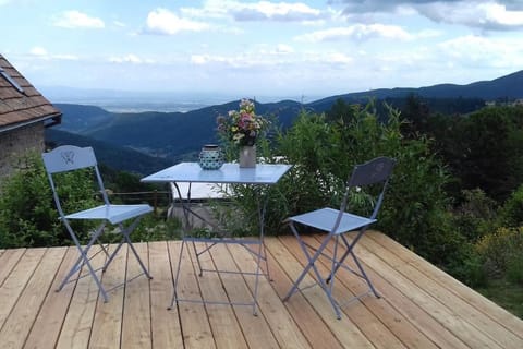 View (from property/room), Balcony/Terrace, Mountain view