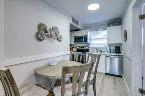 Seagrass Flats 2 offers prime location that House in Bradenton Beach