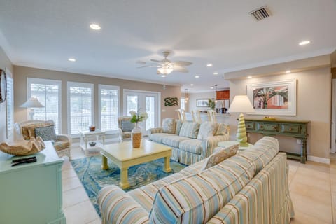 Kai Blue 4 bed and 2 and half bath elevator & private pool House in Holmes Beach