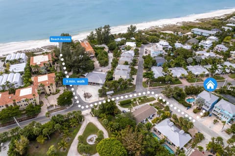 Kai Blue 4 bed and 2 and half bath elevator & private pool House in Holmes Beach