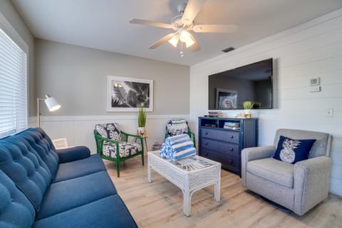 Seagrass Flats 1 located less than 75 steps to the White Sandy Beaches House in Bradenton Beach