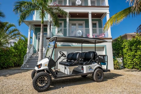 Golf Cart Included, Close to Beach, Pool Slide Spa, Elevator House in Bradenton Beach