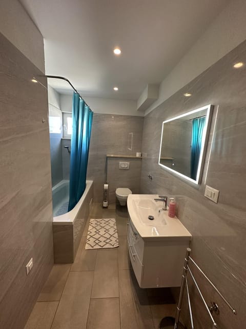 Toilet, Bath