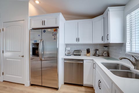 Steps to the Beach, Modern Beach Bungalow House in Ilexhurst