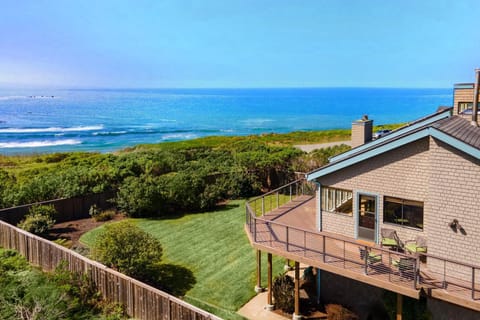 Unmatched Ocean Beach and Mountain Views Family-Friendly Retreat House in Moss Beach