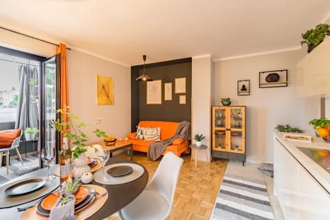 Kitchen or kitchenette, Living room, Seating area, Dining area