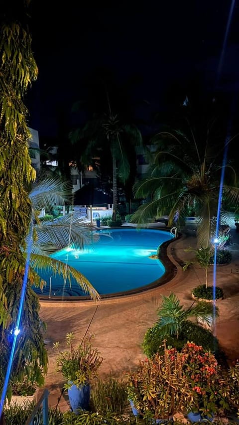 Night, Pool view