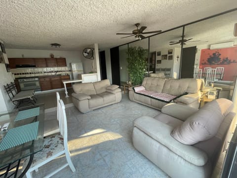 Costera, depa hasta 9 personas con vista al mar, alberca, terraza y aire acondicionado Apartment in Acapulco