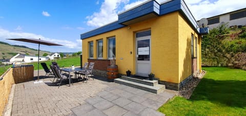 Property building, Garden, View (from property/room), Balcony/Terrace, sunbed
