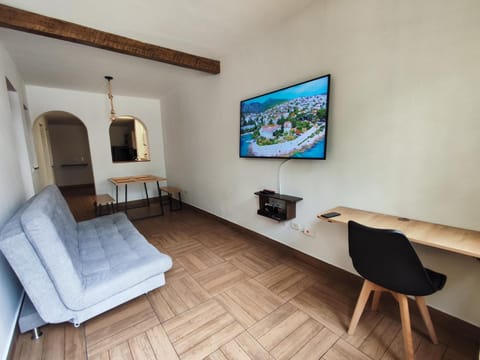 Communal lounge/ TV room, TV and multimedia, Living room