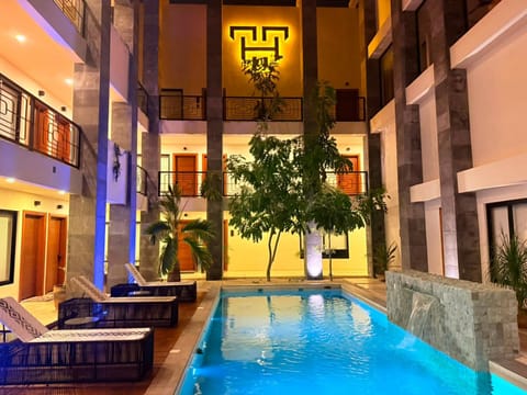 Swimming pool
