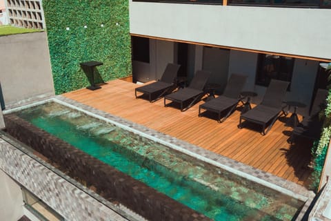 Swimming pool, sunbed