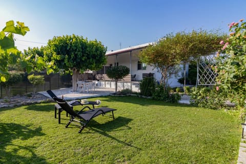 Patio, Spring, Day, Natural landscape, Garden, Garden view, sunbed