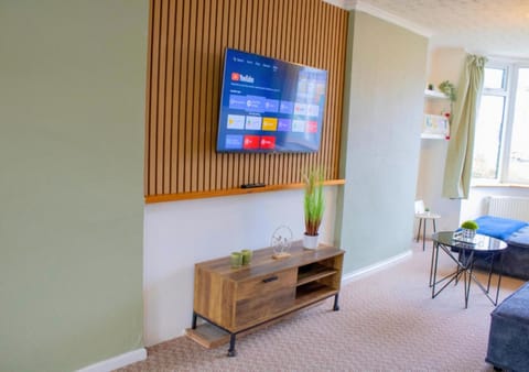 Communal lounge/ TV room, TV and multimedia