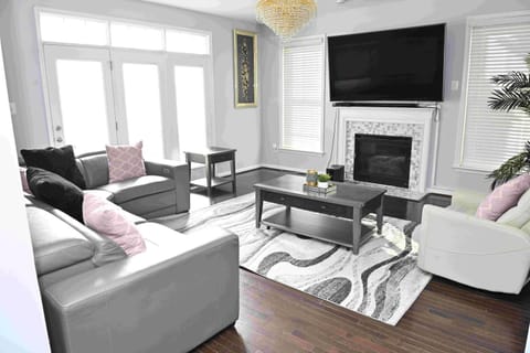 Communal lounge/ TV room, Living room