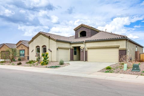 Marana Home with Pool Access and Mountain Views! House in Marana