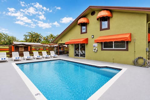 Property building, Patio, Pool view, Swimming pool, sunbed