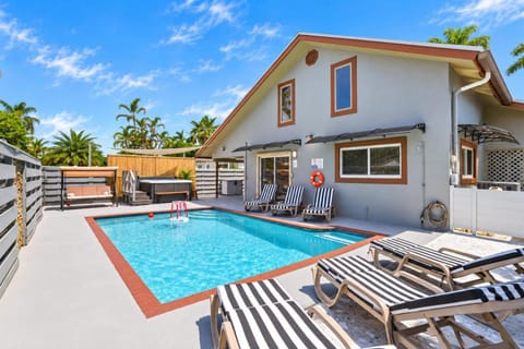 Property building, Patio, Pool view, Swimming pool, sunbed