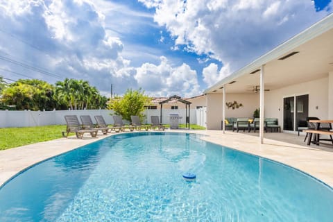 Patio, Pool view, Swimming pool, sunbed