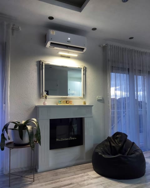 Living room, Seating area, air conditioner