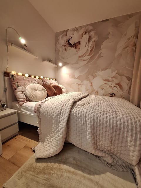 Seating area, Bedroom