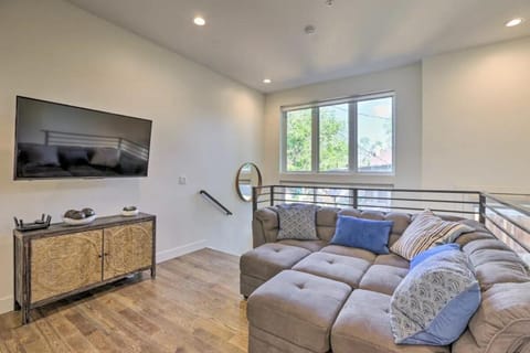 Golden Rooftop w Mountain Views - Walk to DT Golden School of Mines Close to Red Rocks House in Golden