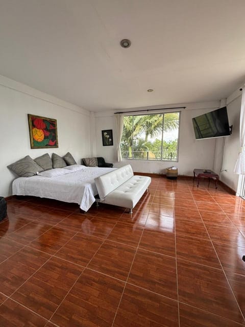 Bed, TV and multimedia, Mountain view