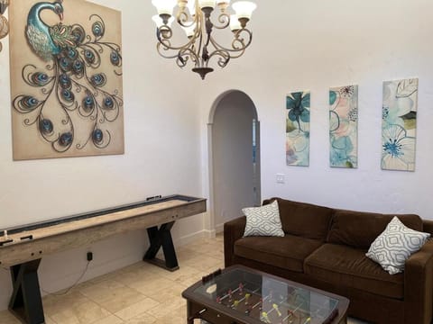 Peacock House Sleeps 12 Hot Tub Game Room House in Ahwahnee