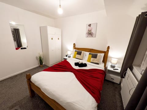Bed, Photo of the whole room, Bedroom, wardrobe