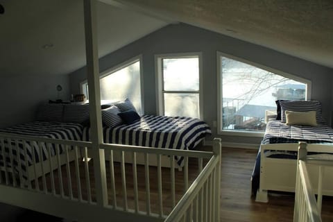 Grand Glaize Getaway - Hot Tub, Dock, Firepit Villa in Osage Beach